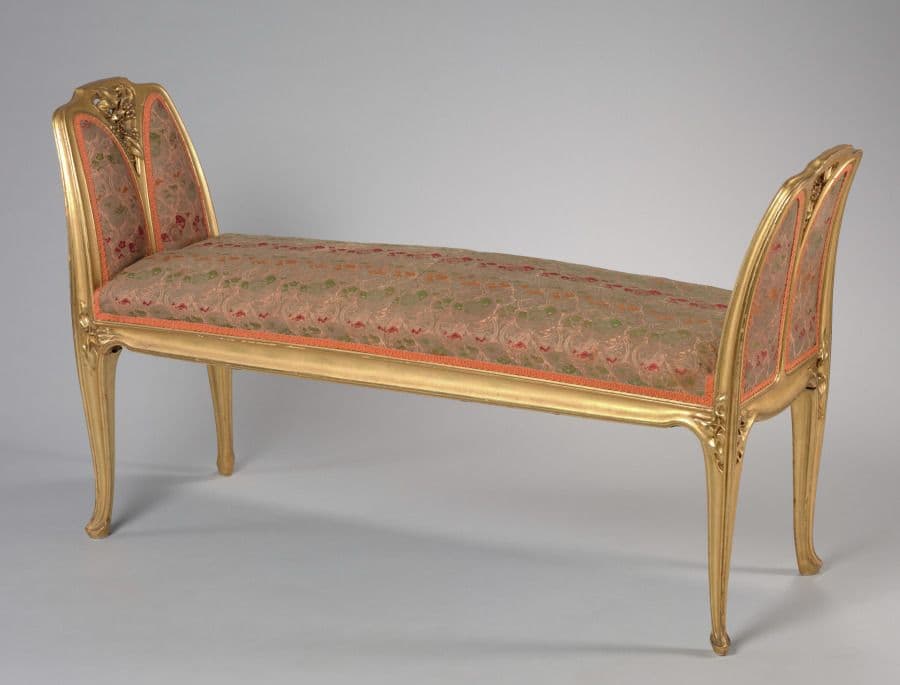 Gilded wood bench with gently curving legs and brocade upholstery