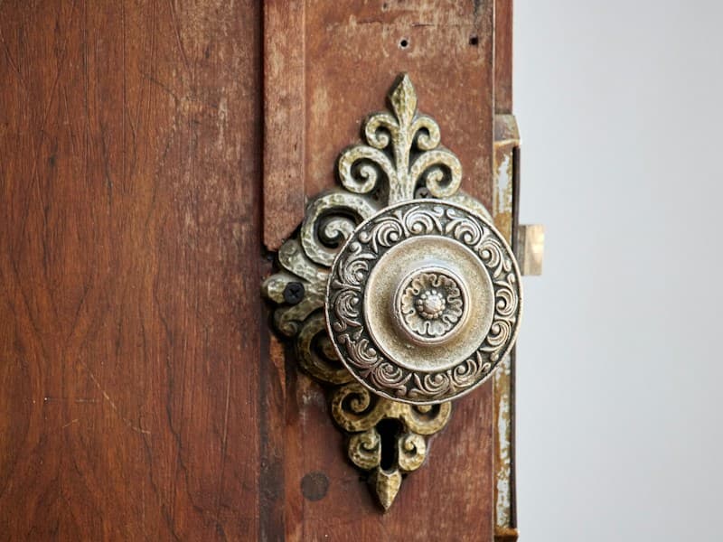 Empire Ray Outlet Cover — Outlet Cover in Polished brass